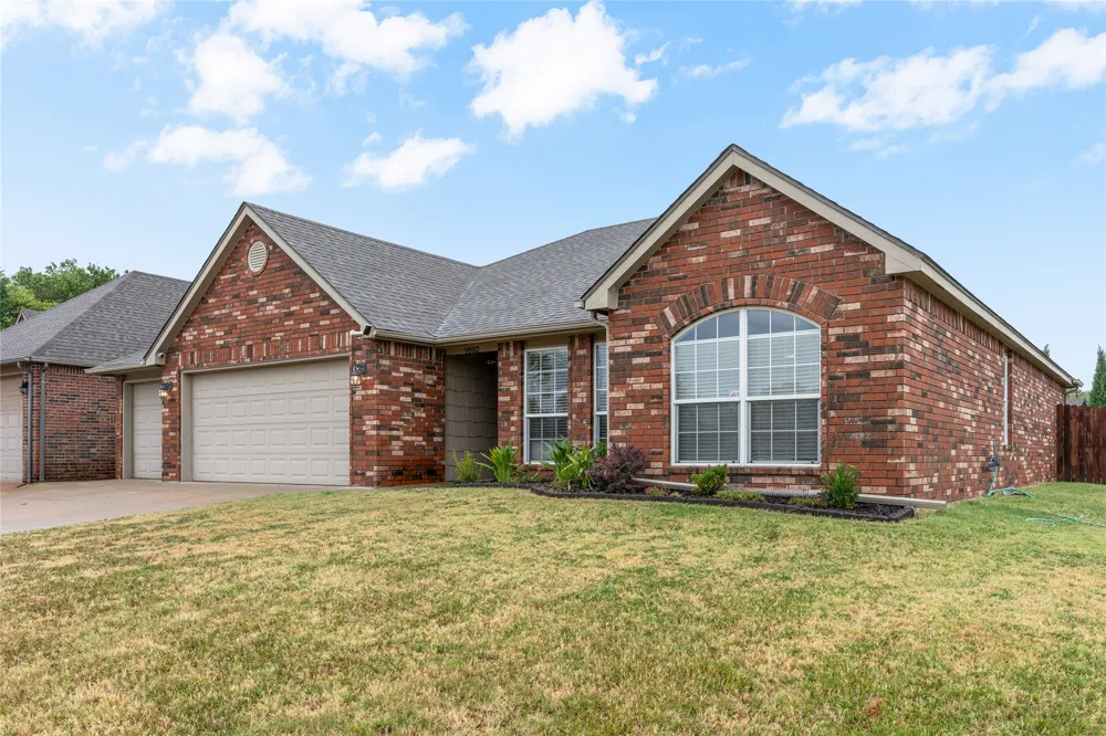 9802 E 110th Place Owasso, OK 74055