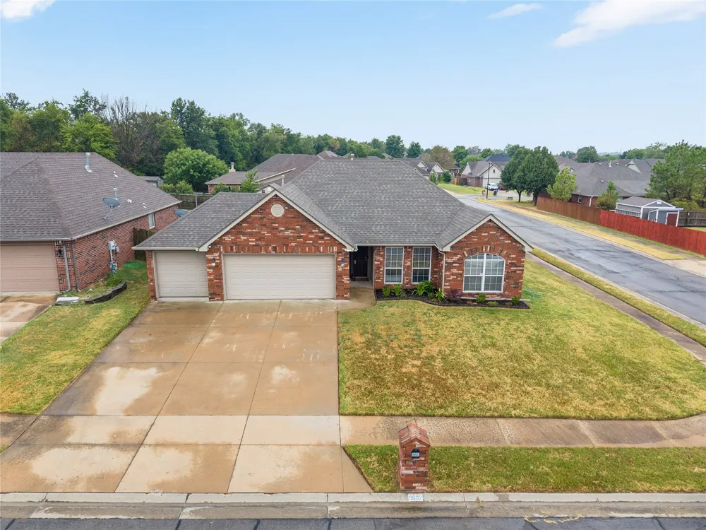 9802 E 110th Place Owasso, OK 74055
