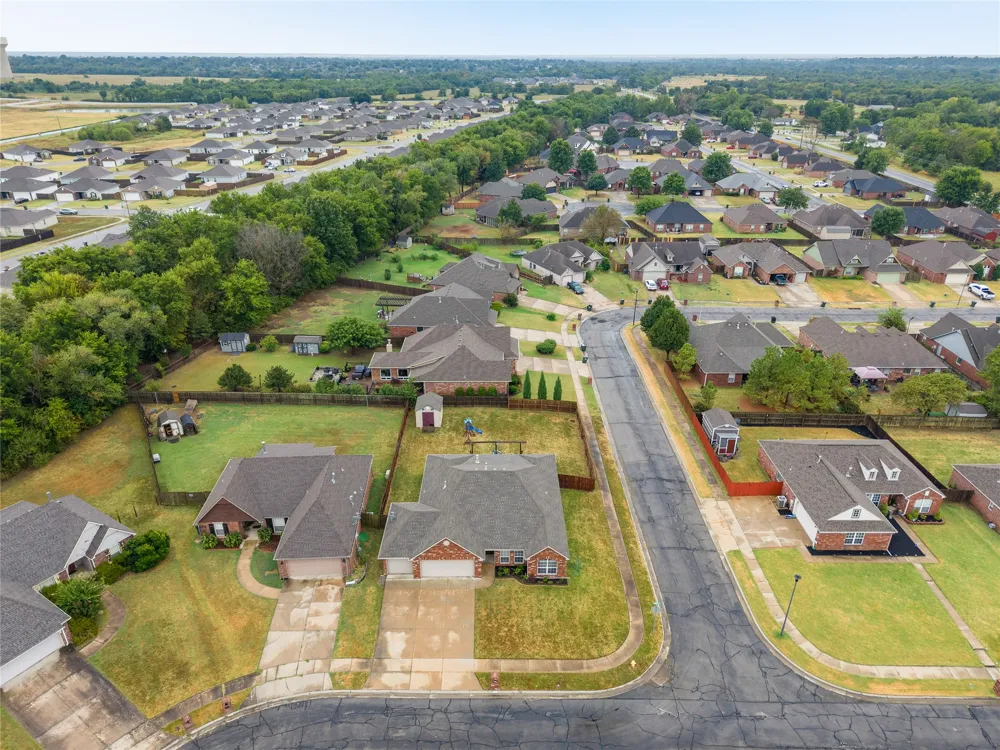 9802 E 110th Place Owasso, OK 74055