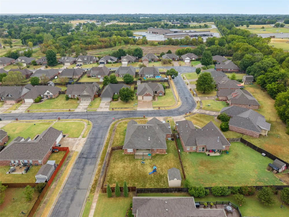 9802 E 110th Place Owasso, OK 74055