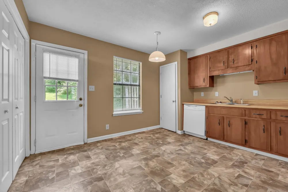 1661 Baltimore Dr #D Clarksville, TN 37043