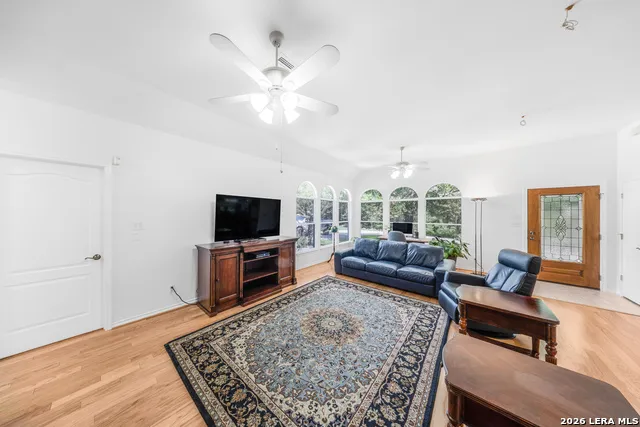 107 STAGELINE DR Kyle, TX 78640