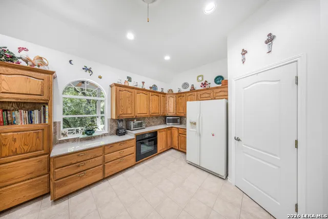 107 STAGELINE DR Kyle, TX 78640