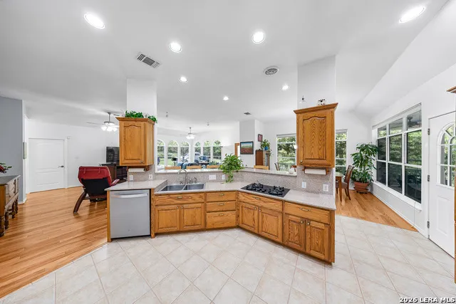 107 STAGELINE DR Kyle, TX 78640