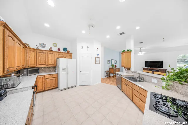 107 STAGELINE DR Kyle, TX 78640