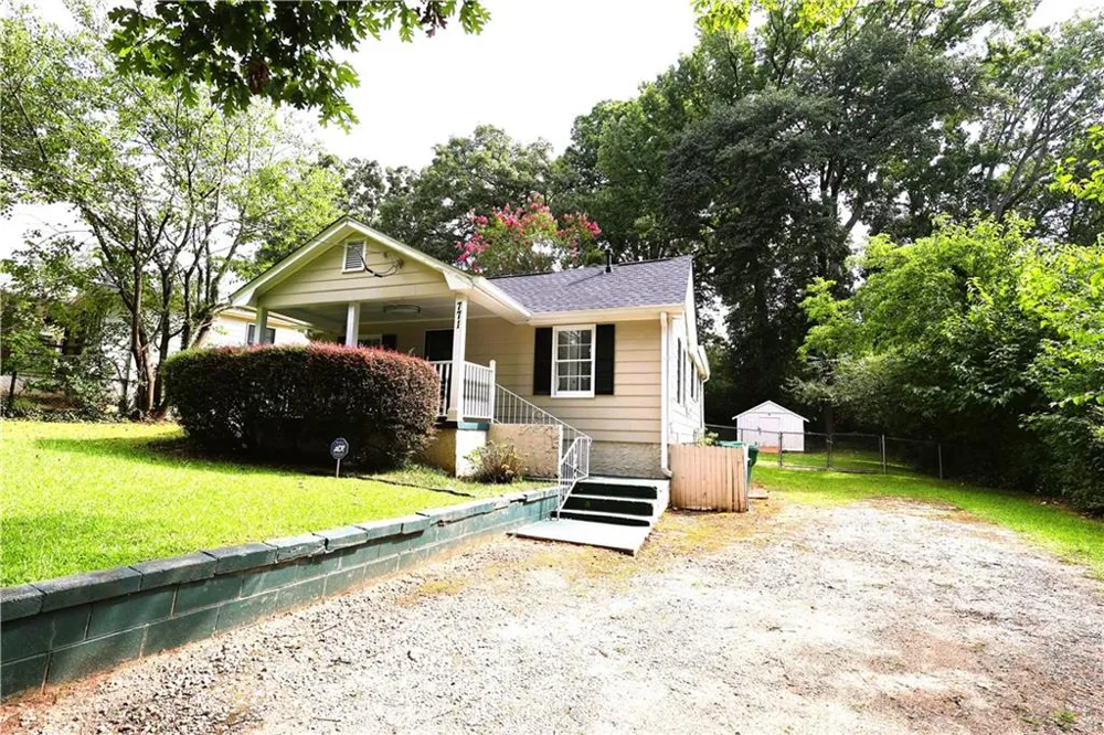 771 McLendon Drive Scottdale, GA 30079