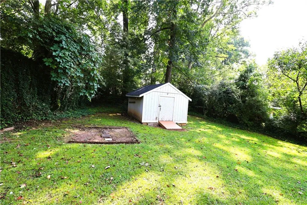 771 McLendon Drive Scottdale, GA 30079