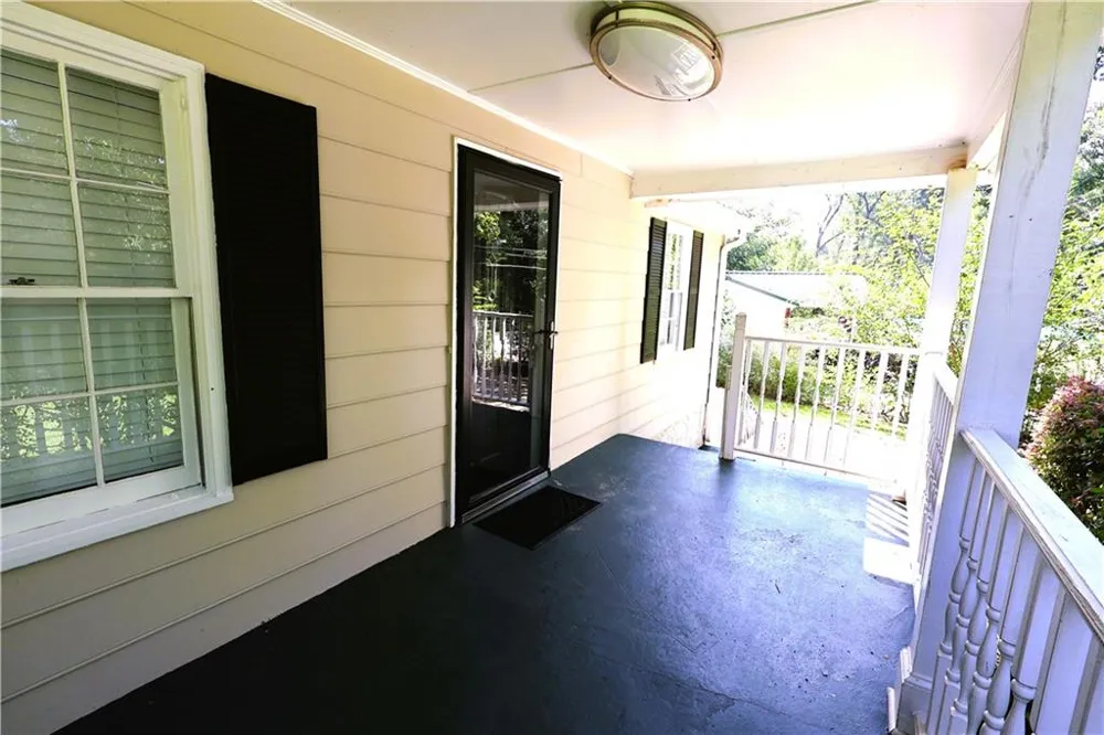 771 McLendon Drive Scottdale, GA 30079