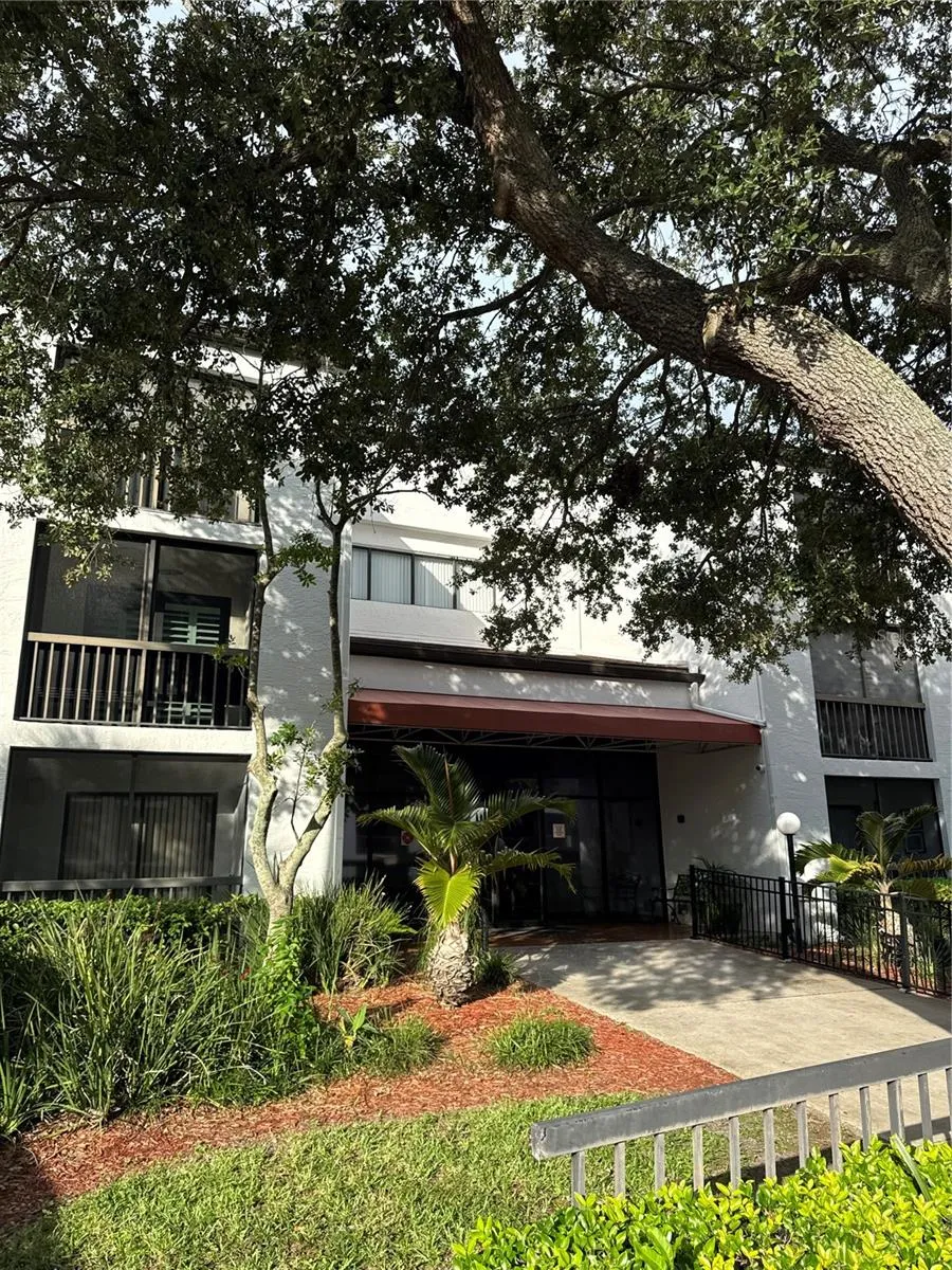 2593 COUNTRYSIDE BOULEVARD #7211 Clearwater, FL 33761