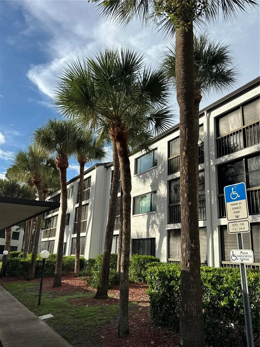 2593 COUNTRYSIDE BOULEVARD #7211 Clearwater, FL 33761