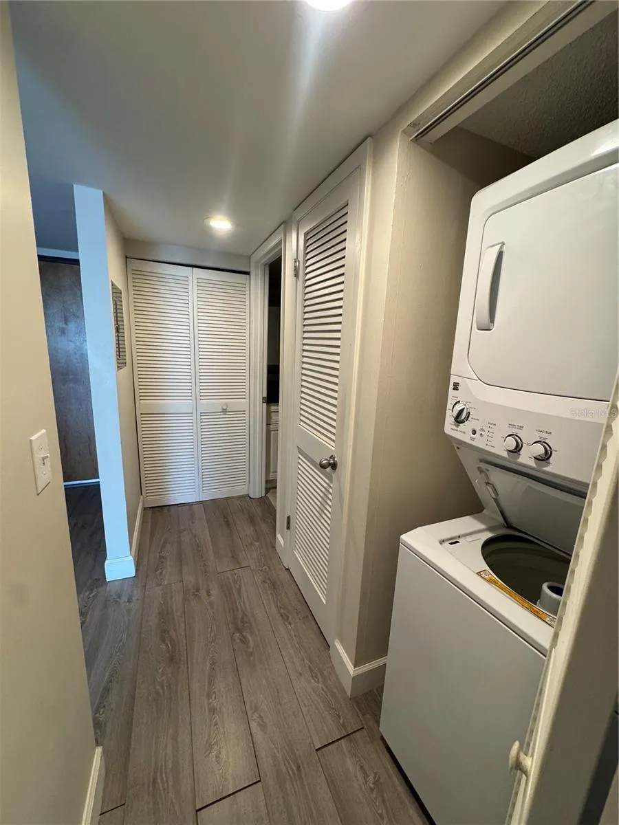 2593 COUNTRYSIDE BOULEVARD #7211 Clearwater, FL 33761
