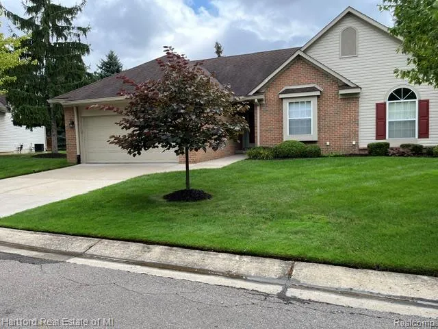 2176 Maplehurst Drive Commerce Charter Township, MI 48390