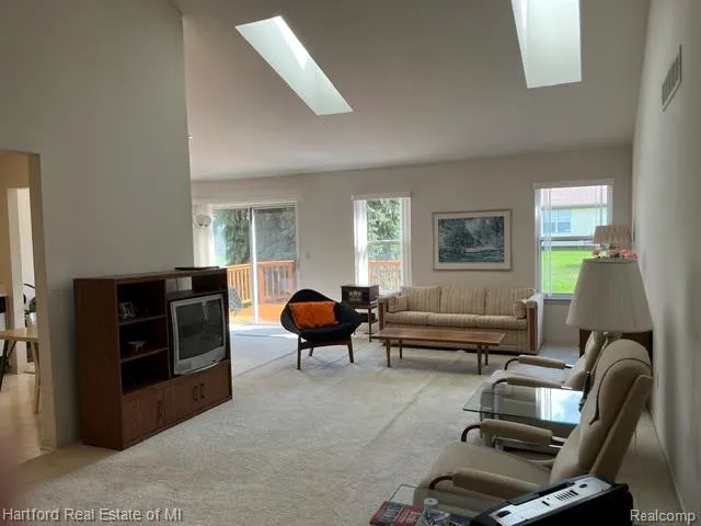 2176 Maplehurst Drive Commerce Charter Township, MI 48390
