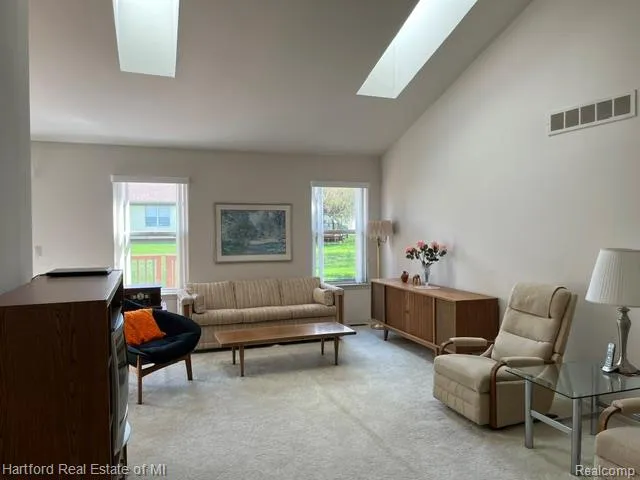 2176 Maplehurst Drive Commerce Charter Township, MI 48390