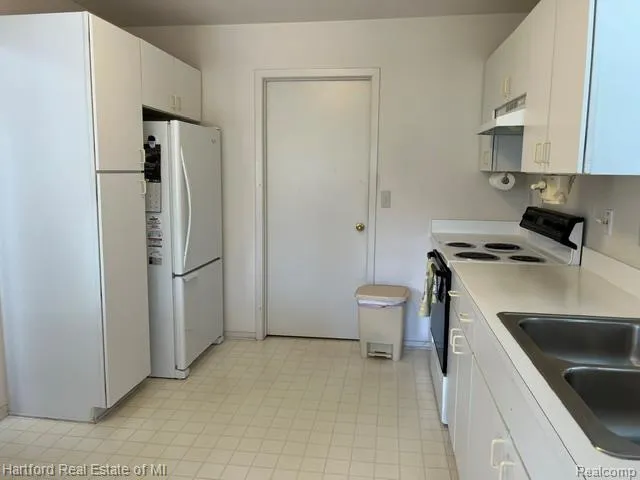 2176 Maplehurst Drive Commerce Charter Township, MI 48390