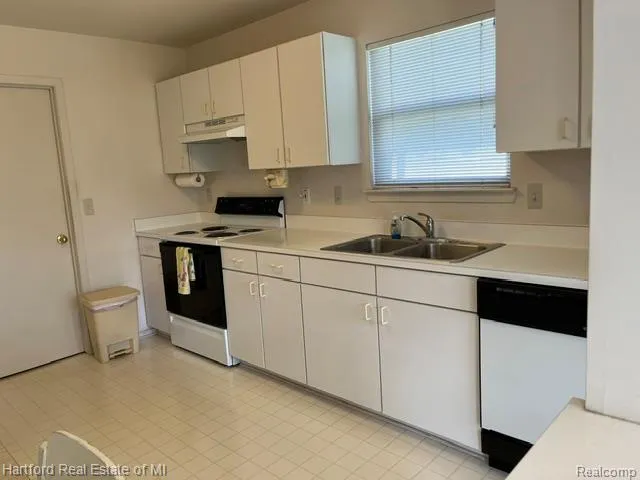 2176 Maplehurst Drive Commerce Charter Township, MI 48390