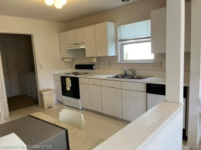 2176 Maplehurst Drive Commerce Charter Township, MI 48390