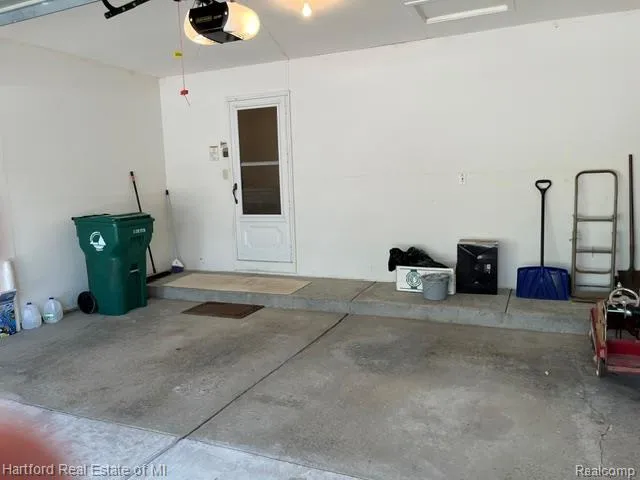 2176 Maplehurst Drive Commerce Charter Township, MI 48390