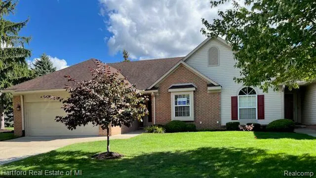 2176 Maplehurst Drive Commerce Charter Township, MI 48390