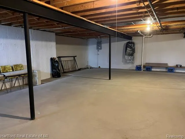 2176 Maplehurst Drive Commerce Charter Township, MI 48390