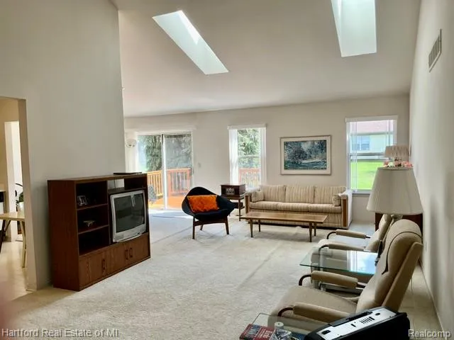 2176 Maplehurst Drive Commerce Charter Township, MI 48390