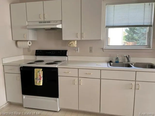 2176 Maplehurst Drive Commerce Charter Township, MI 48390