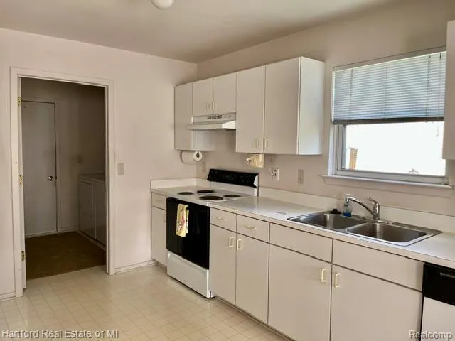 2176 Maplehurst Drive Commerce Charter Township, MI 48390