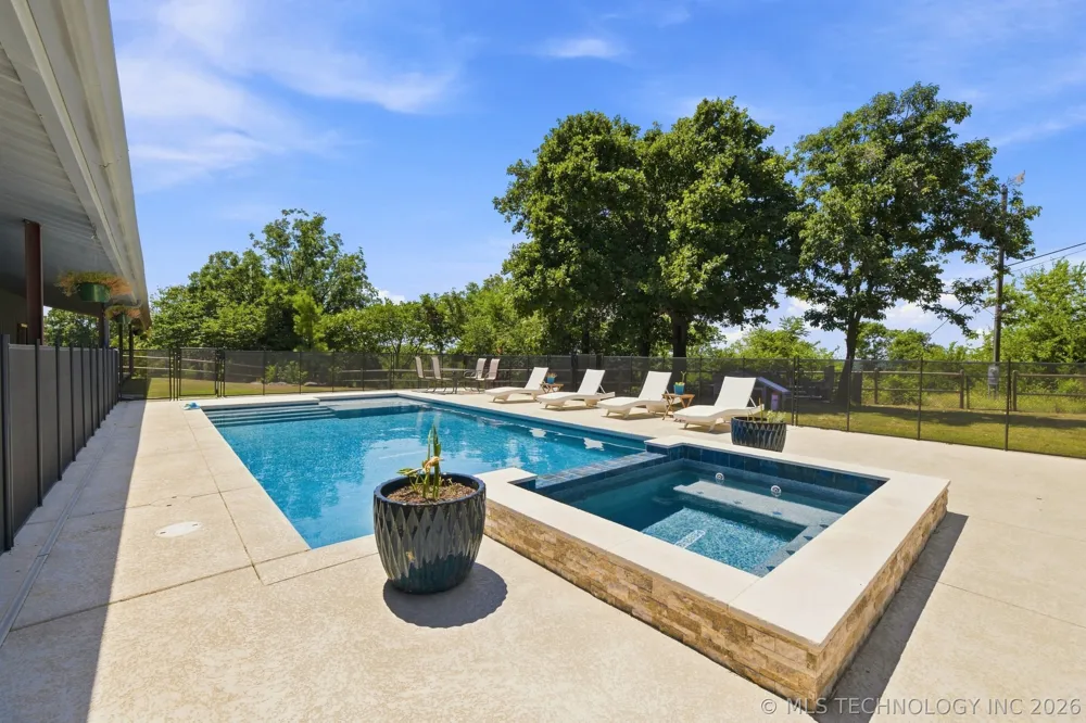 17156 S 4102 ROAD Claremore, OK 74017