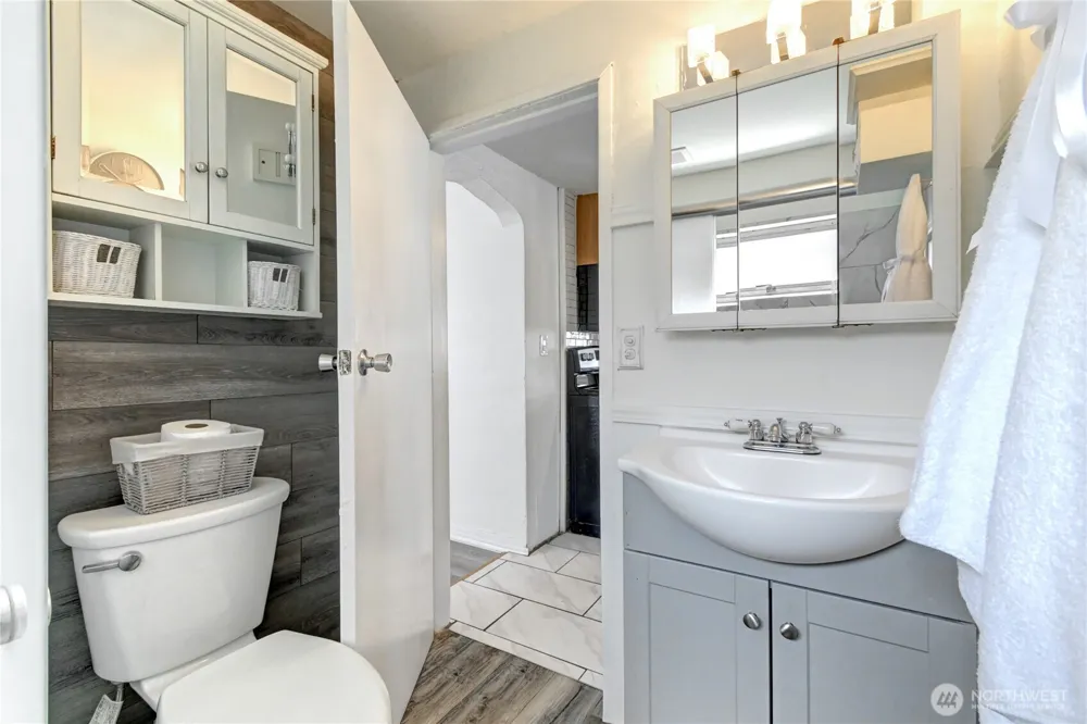2327 Harrison Avenue Everett, WA 98201