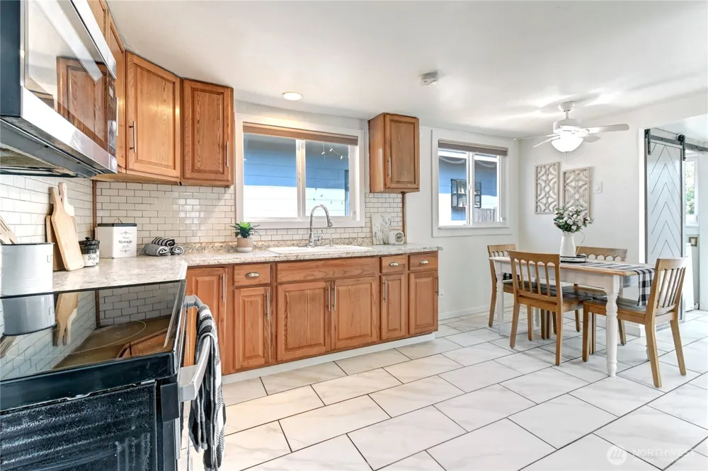 2327 Harrison Avenue Everett, WA 98201