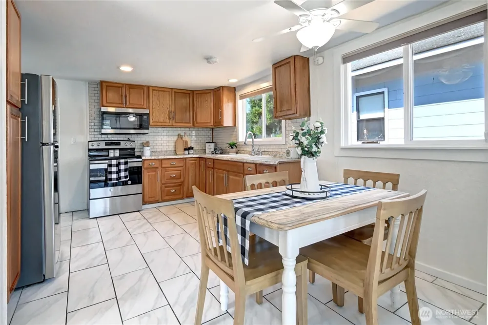 2327 Harrison Avenue Everett, WA 98201