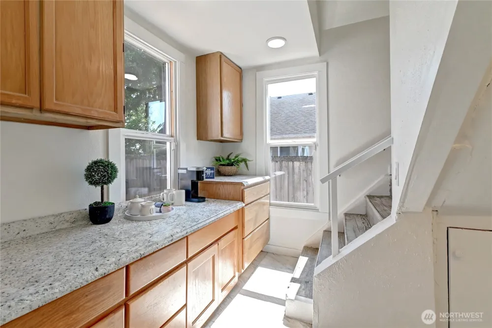 2327 Harrison Avenue Everett, WA 98201