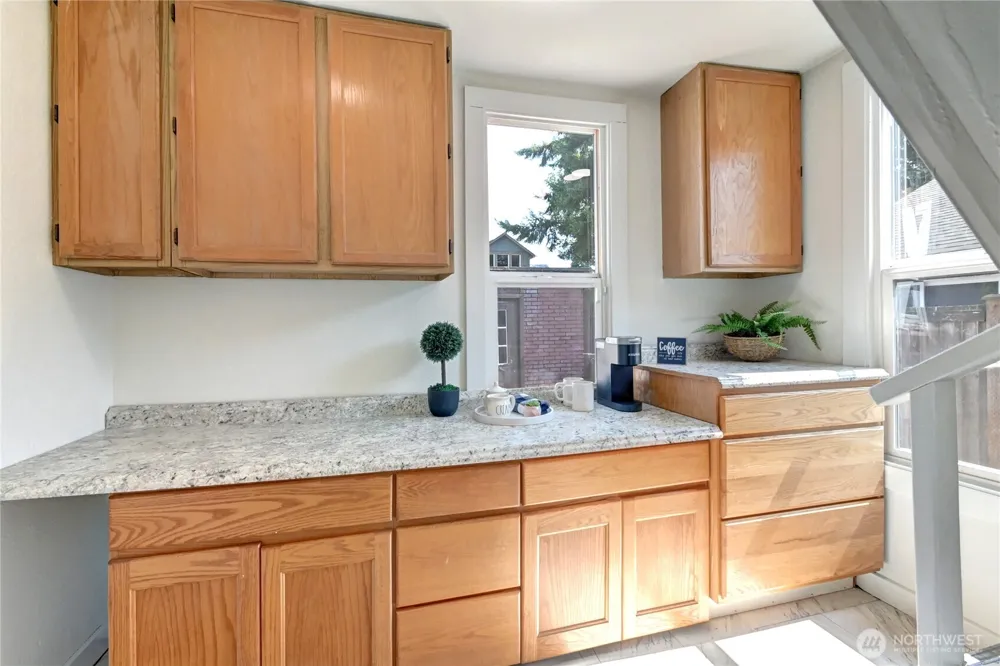 2327 Harrison Avenue Everett, WA 98201