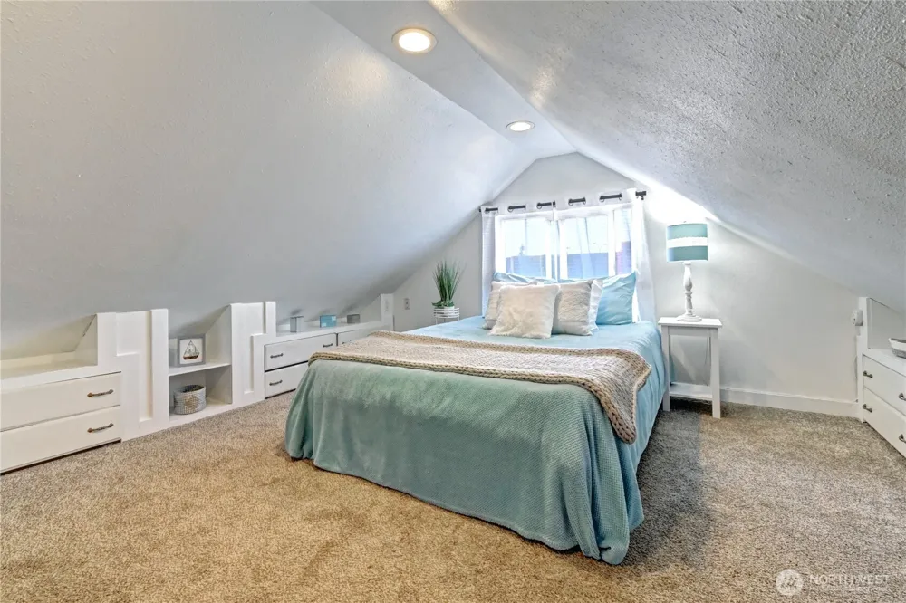 2327 Harrison Avenue Everett, WA 98201