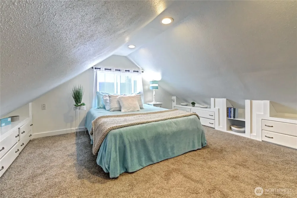 2327 Harrison Avenue Everett, WA 98201