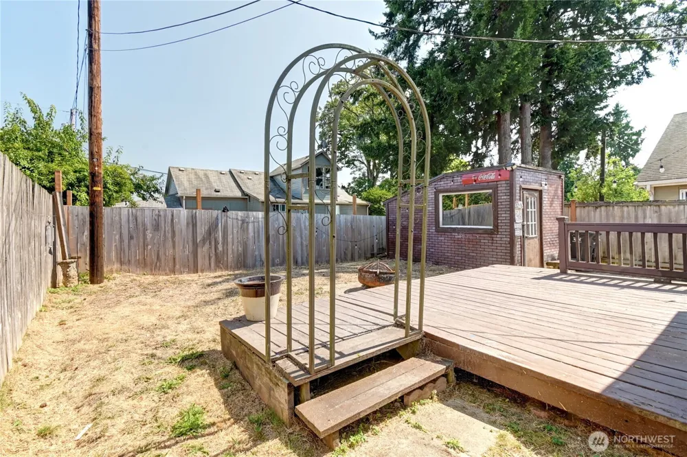 2327 Harrison Avenue Everett, WA 98201