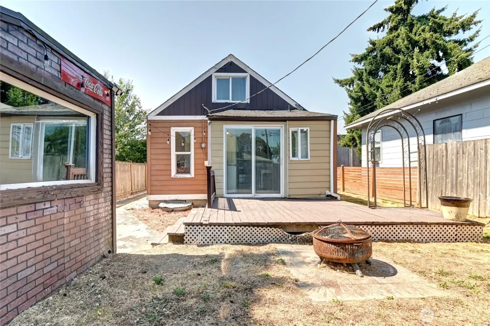 2327 Harrison Avenue Everett, WA 98201