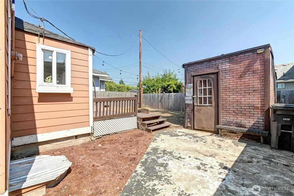 2327 Harrison Avenue Everett, WA 98201