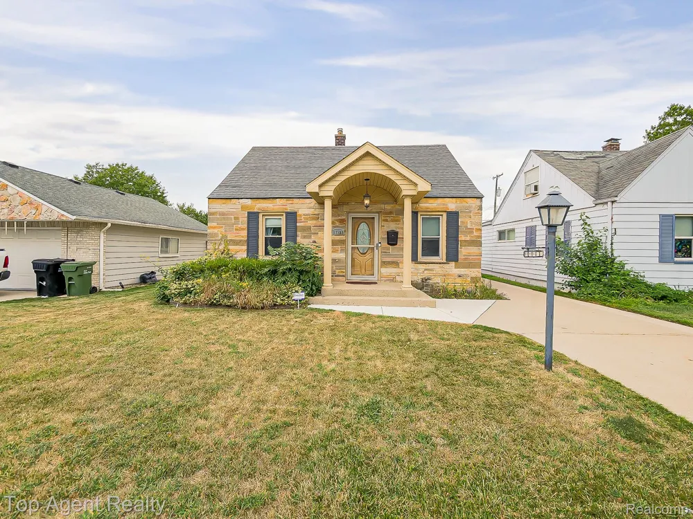 17236 Euclid Avenue Allen Park City, MI 48101