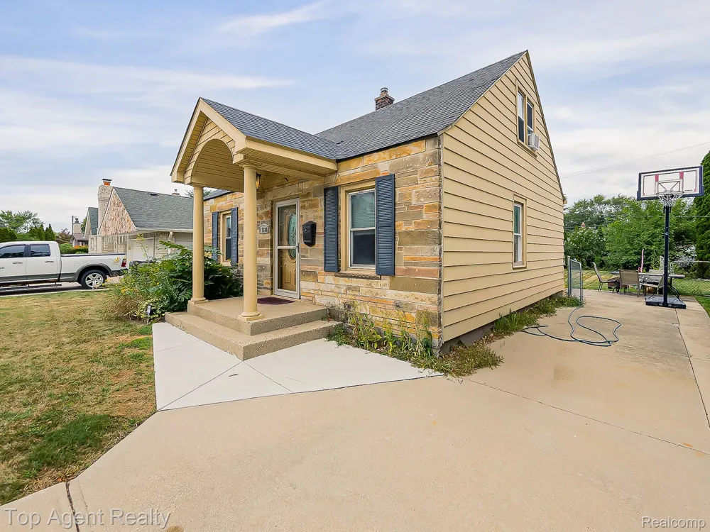 17236 Euclid Avenue Allen Park City, MI 48101
