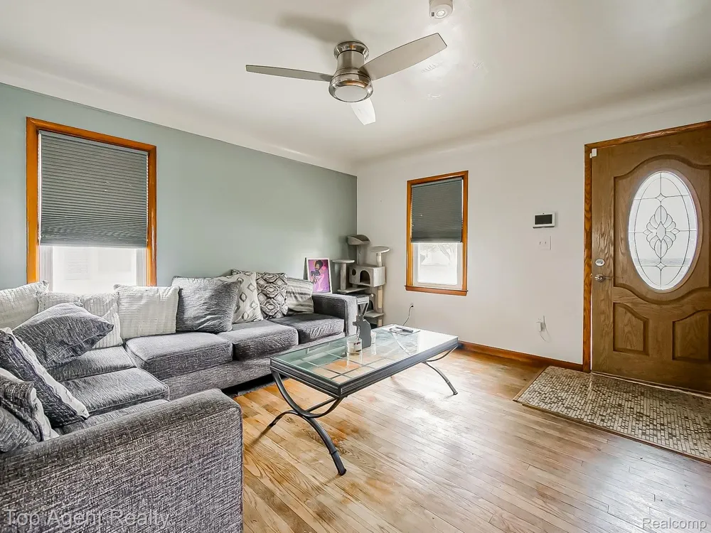 17236 Euclid Avenue Allen Park City, MI 48101