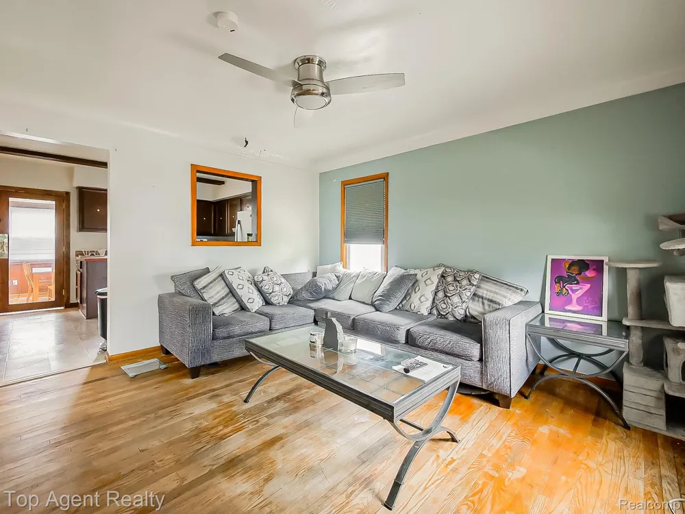 17236 Euclid Avenue Allen Park City, MI 48101