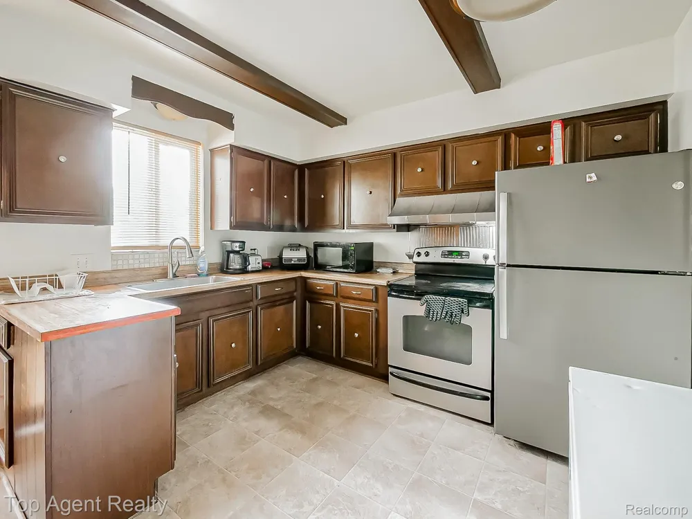 17236 Euclid Avenue Allen Park City, MI 48101