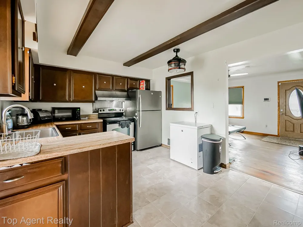 17236 Euclid Avenue Allen Park City, MI 48101