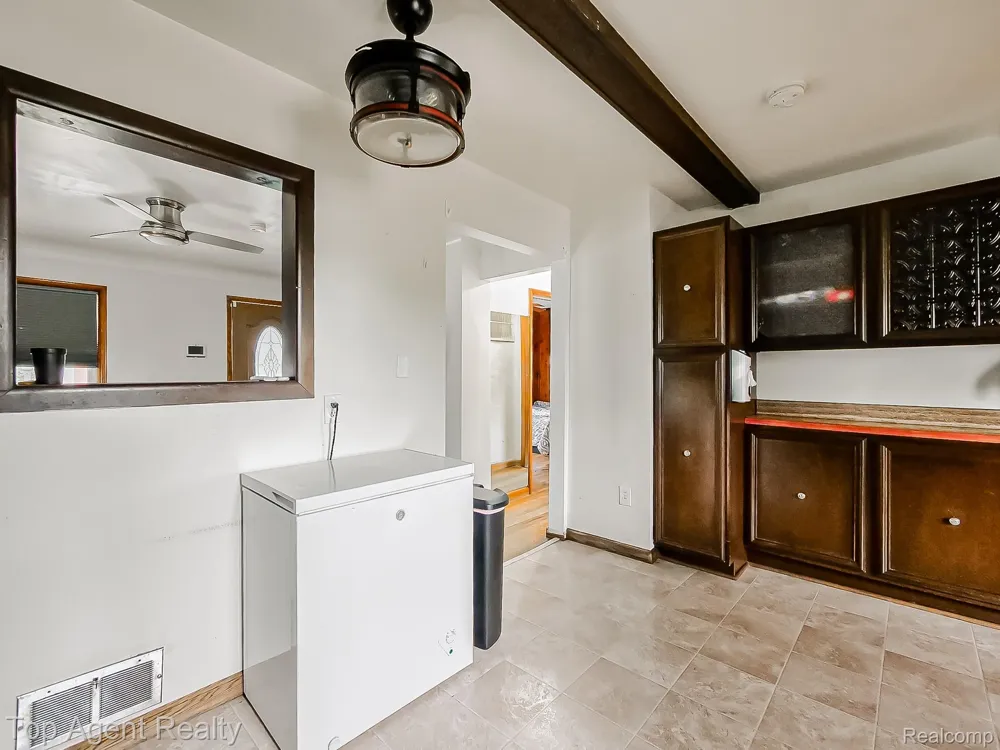 17236 Euclid Avenue Allen Park City, MI 48101