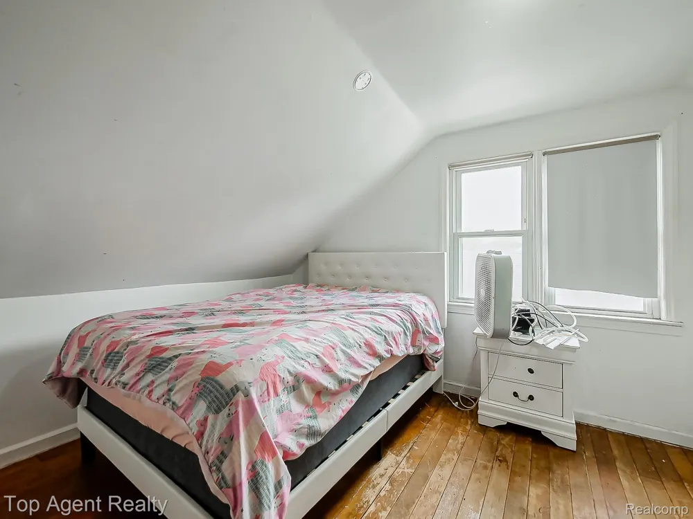 17236 Euclid Avenue Allen Park City, MI 48101