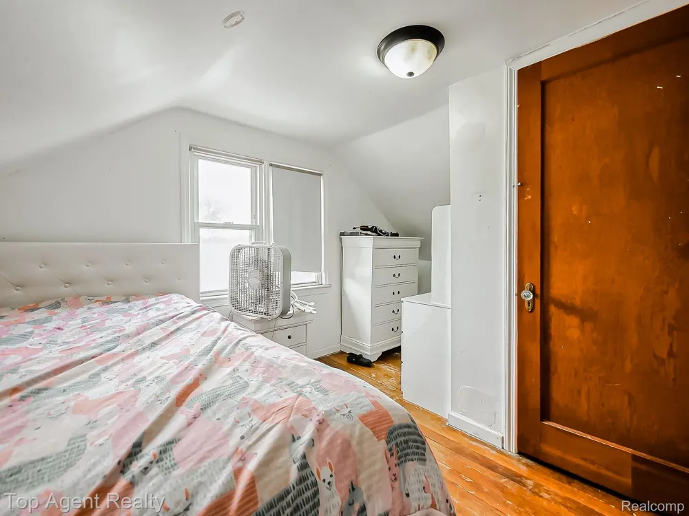 17236 Euclid Avenue Allen Park City, MI 48101