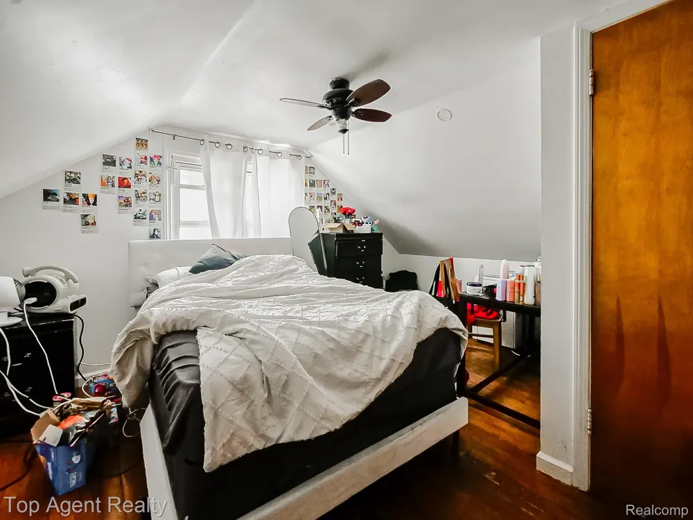 17236 Euclid Avenue Allen Park City, MI 48101