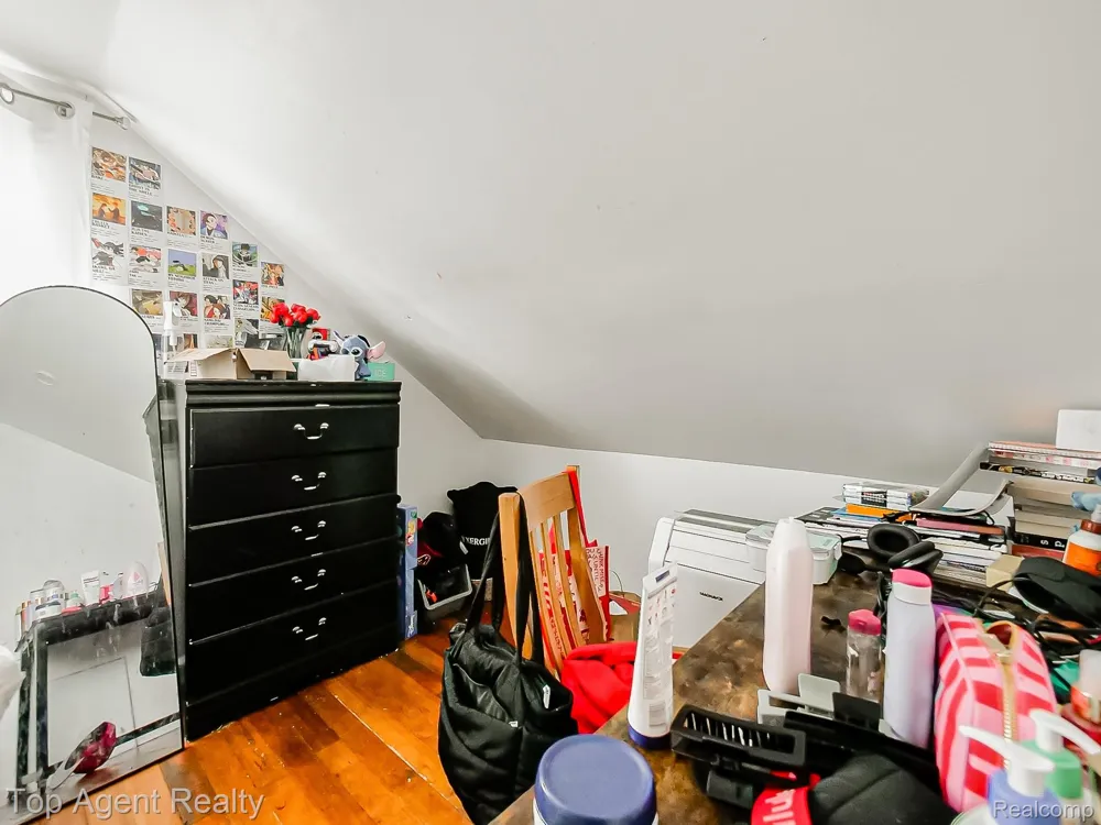 17236 Euclid Avenue Allen Park City, MI 48101