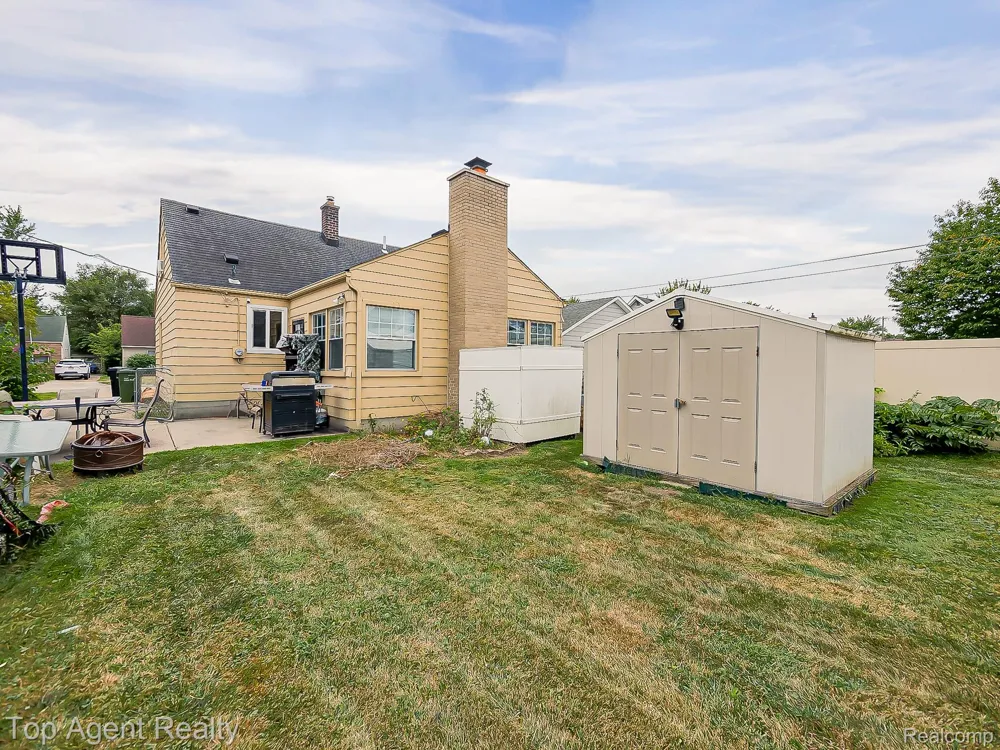 17236 Euclid Avenue Allen Park City, MI 48101